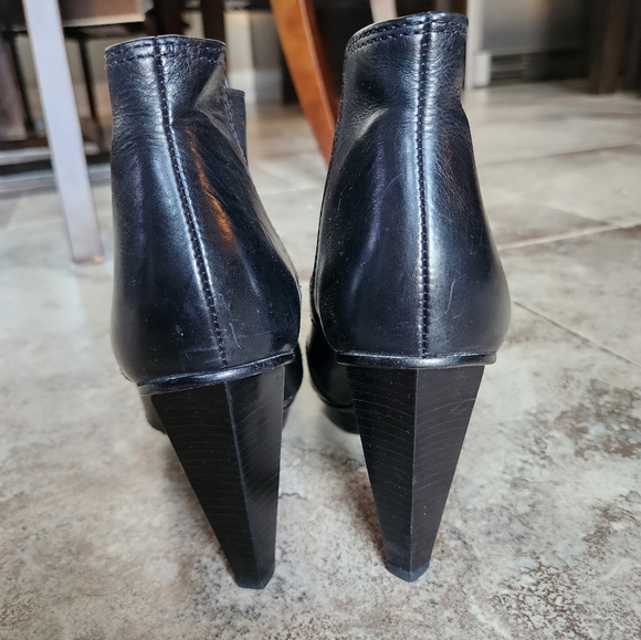 BCBG heels - Picture 4 of 6